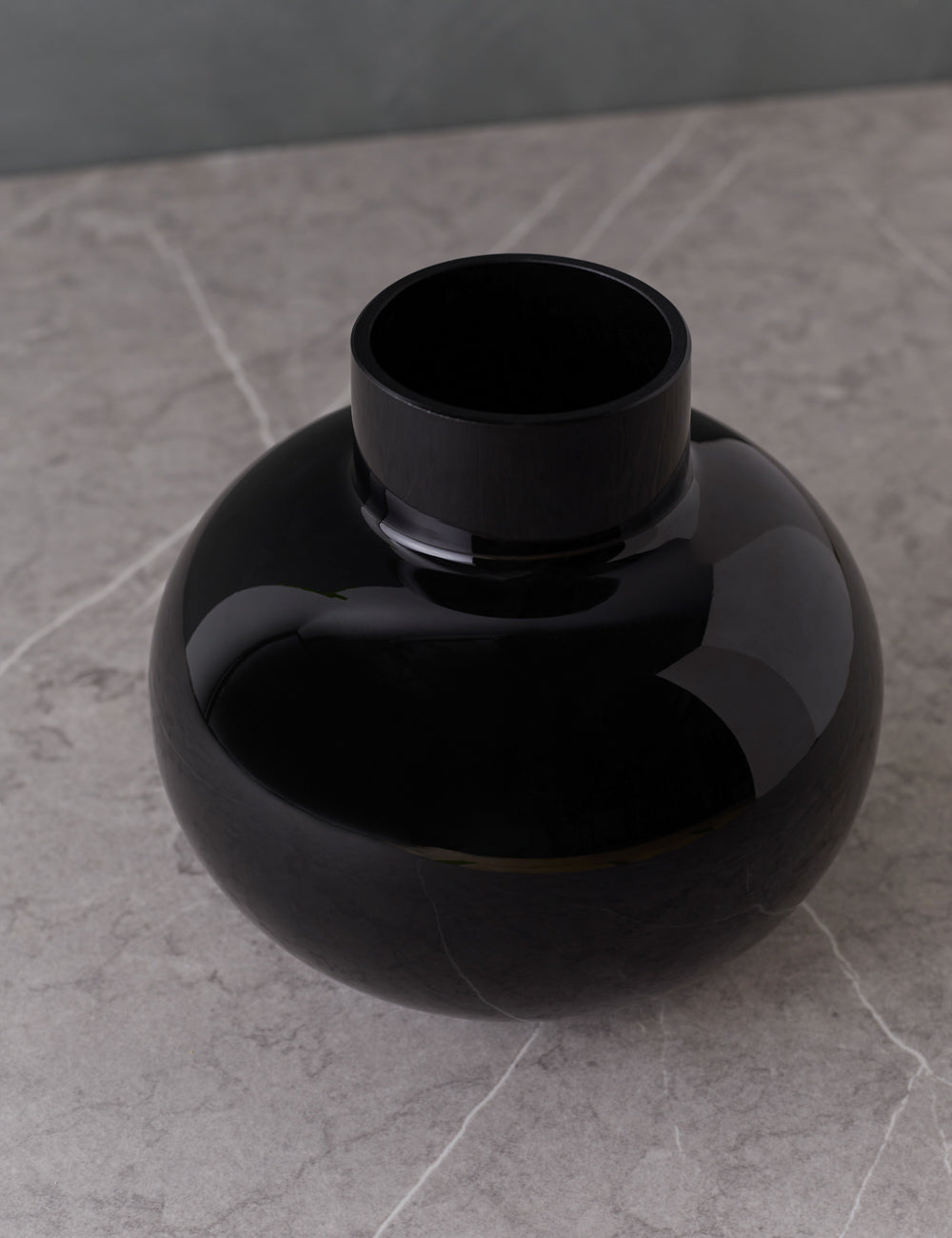 Sagen Vase